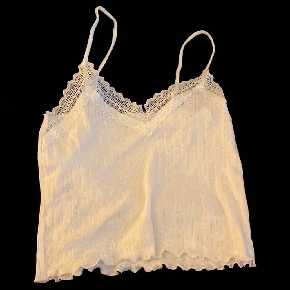 I’m selling a white American Eagle top it’s a size small but it’s also good Med